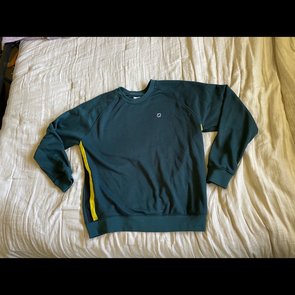 Undefeated sweatshirt
